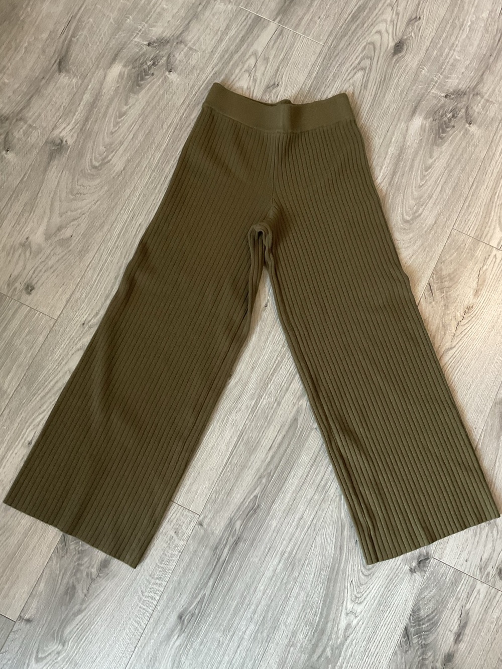 Marled Moss Green Knit Ribbed Wide-Leg Cropped Pant .